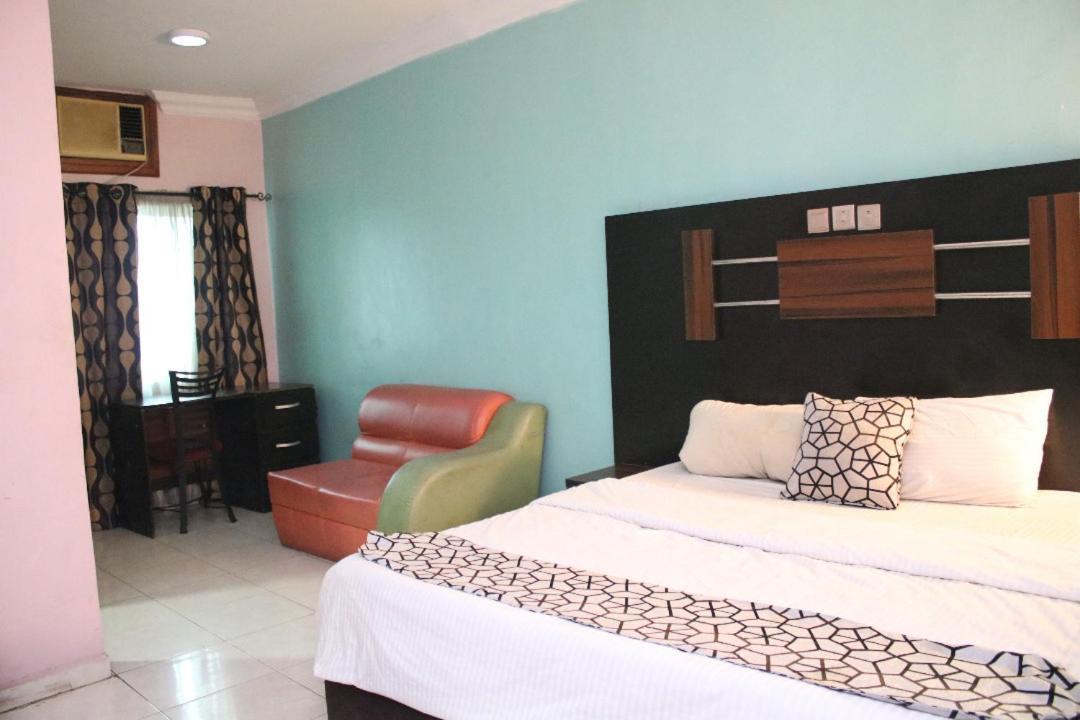 Senators Suites And Towers Hotel Omole ห้อง รูปภาพ